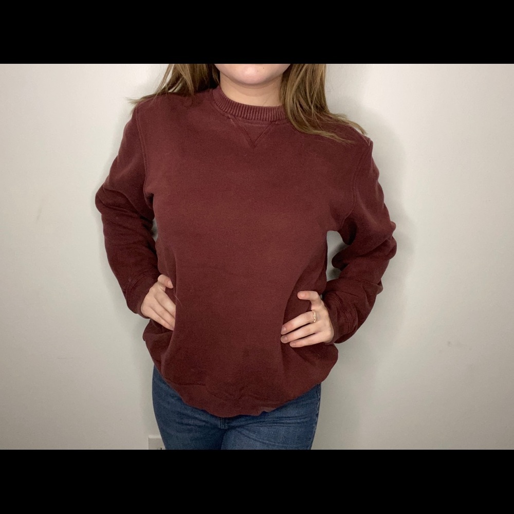 Women’s burgundy crew neck sweater!